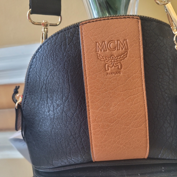 MCM pouch converted in to shoulder bag or cross body - Picture 11 of 16